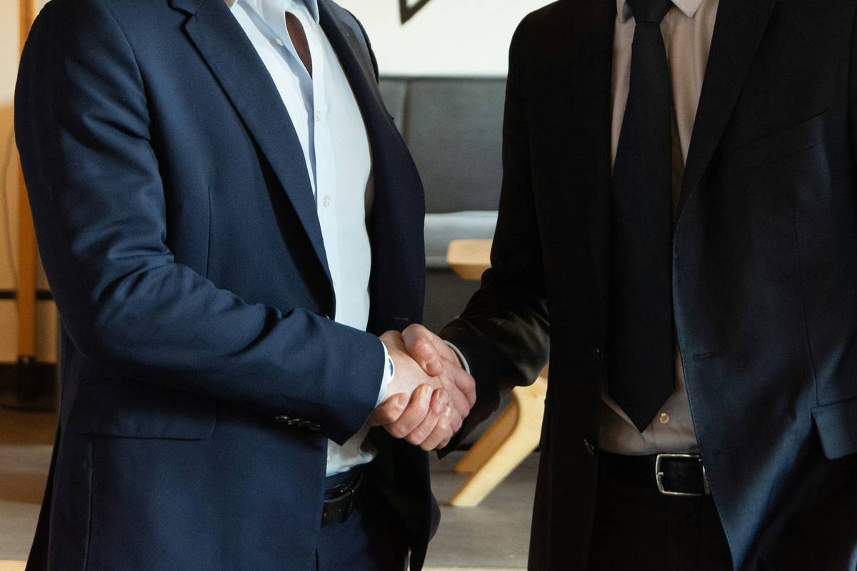 7 Proven Closing Script Examples That Actually Work in Real Sales Conversations