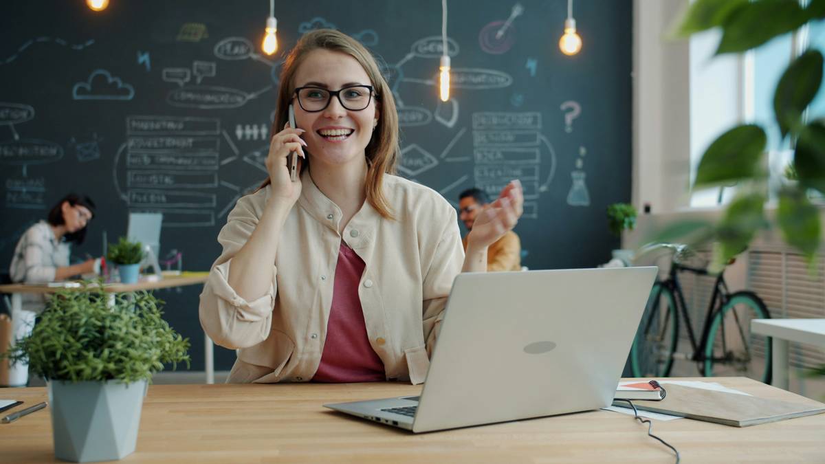 Call centre agent using objection handling techniques call centre while speaking with client on headset